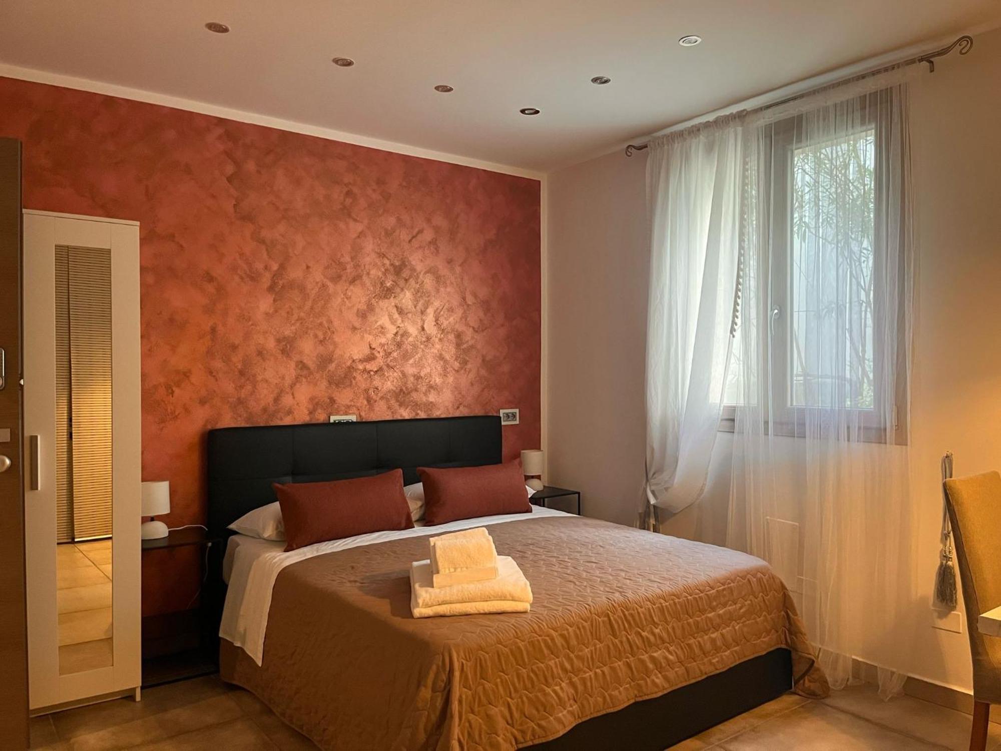Harmony Lake Sirmione Exterior photo