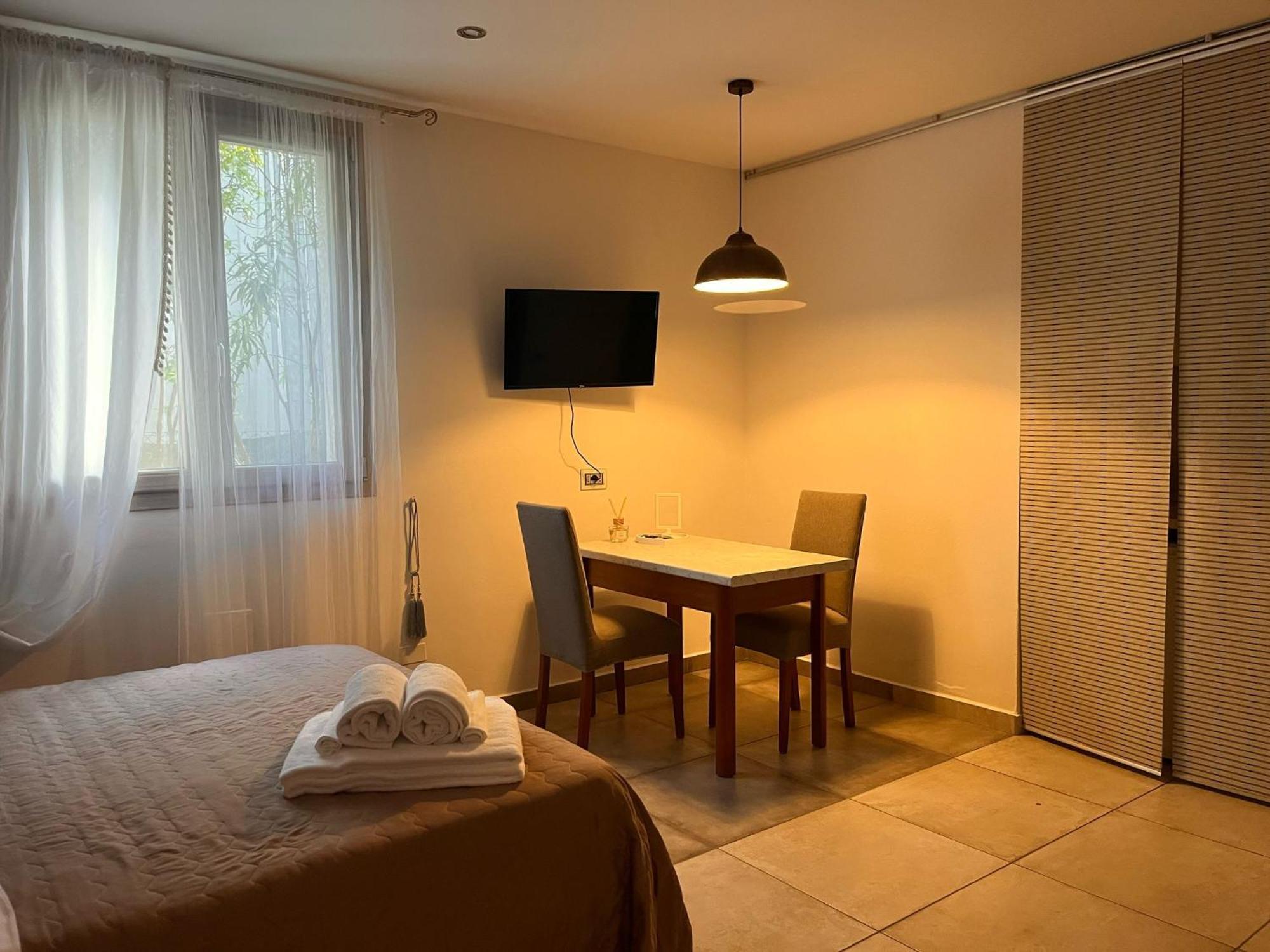 Harmony Lake Sirmione Exterior photo